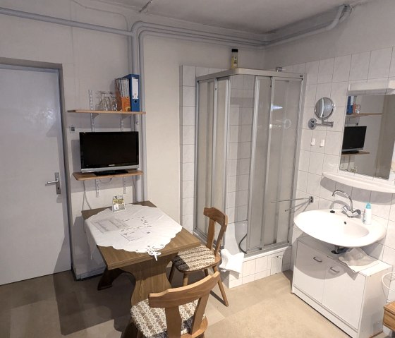 SZ unten Näh, Dusche