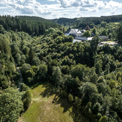 Kloster Reichenstein aus der Ferne, © Eifel Tourismus GmbH, Dennis Stratmann