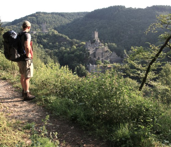 View of Manderscheid castles on the Eifelsteig trail, © Björn Nehrhoff