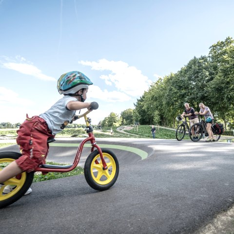 Sur la pumptrack, © Dennis Stratmann