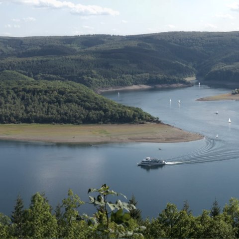 Le circuit cycliste Eifel-Höhen-Route longe le lac de la Rur, © Eifel Tourismus GmbH/P. Jacob
