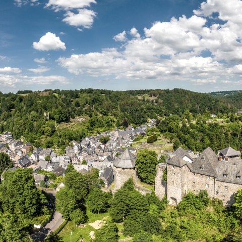 Vue sur Monschau et son château, © Eifel Tourismus GmbH, Dominik Ketz