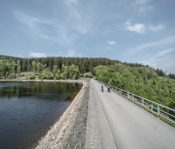 Fietsen rond de Kalltalsperre-stuwdam, © Eifel Tourismus GmbH, Dennis Stratmann