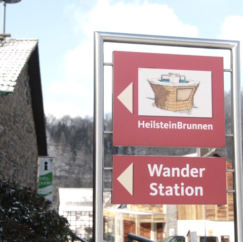 Station de repos pour randonneurs et fontaine de pierres médicinales, © Rursee-Touristik GmbH
