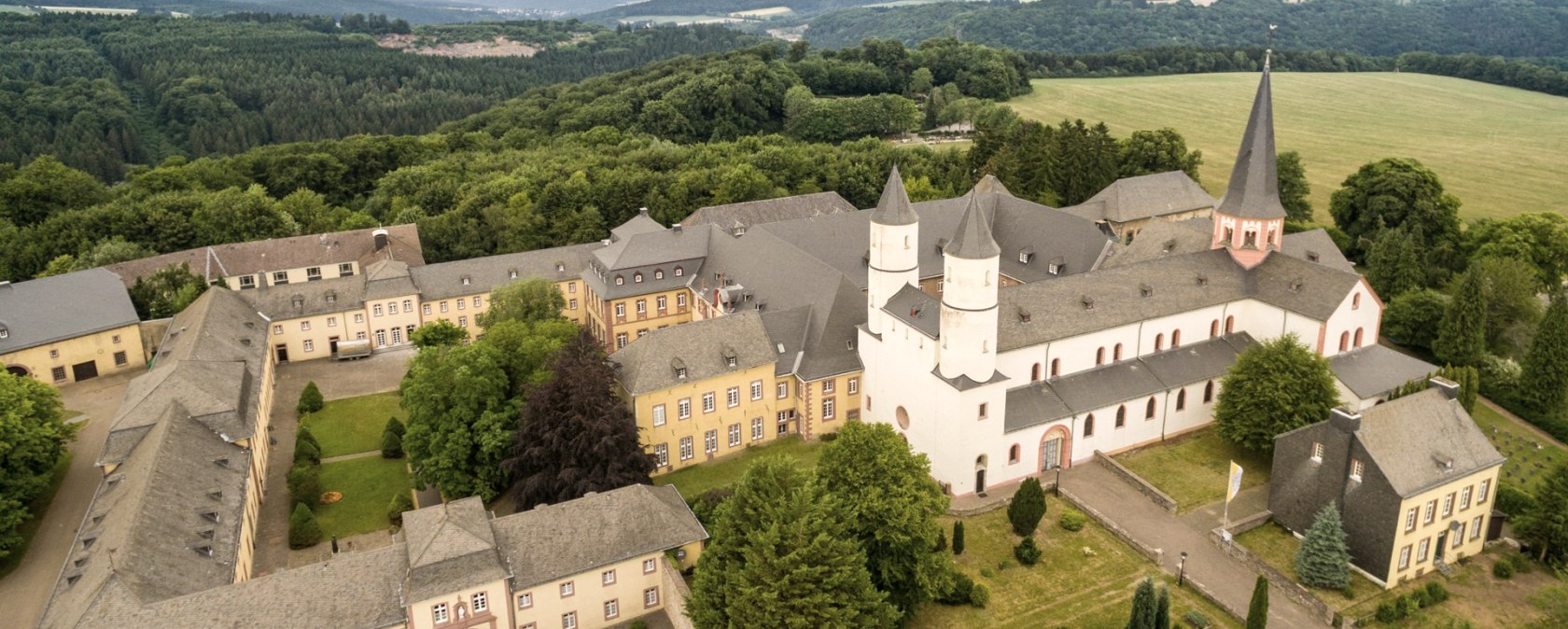 Luftansicht vom Kloster Steinfeld am Eifelsteig, © Eifel Tourismus/D. Ketz