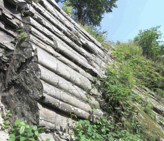 Mullion-Struktur-Felsen (2), © Rursee-Touristik Gmbh