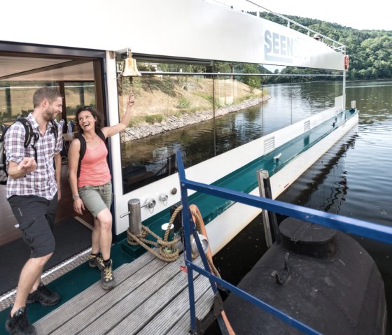 Die Wanderung auf der Wasserlandroute kann mit einer Schifffahrt kombiniert werden, © Eifel Tourismus GmbH/D. Ketz