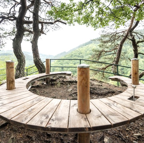 Banc en fer à cheval à Eifel-Blick Perdsley, © Eifel Tourismus GmbH, Dominik Ketz